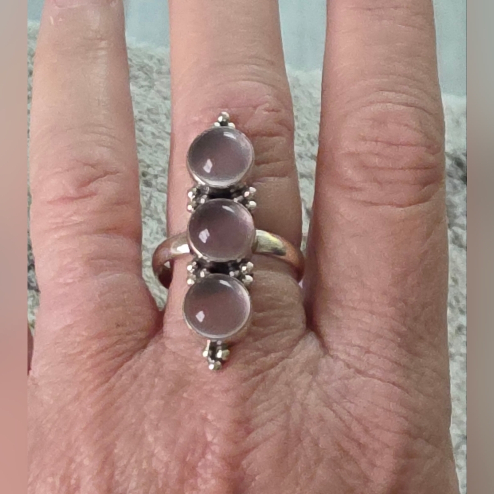 ROSE QUARTZ SET IN STERLING SILVER 925. LADIES RING SIZE 11  7.35 Grams